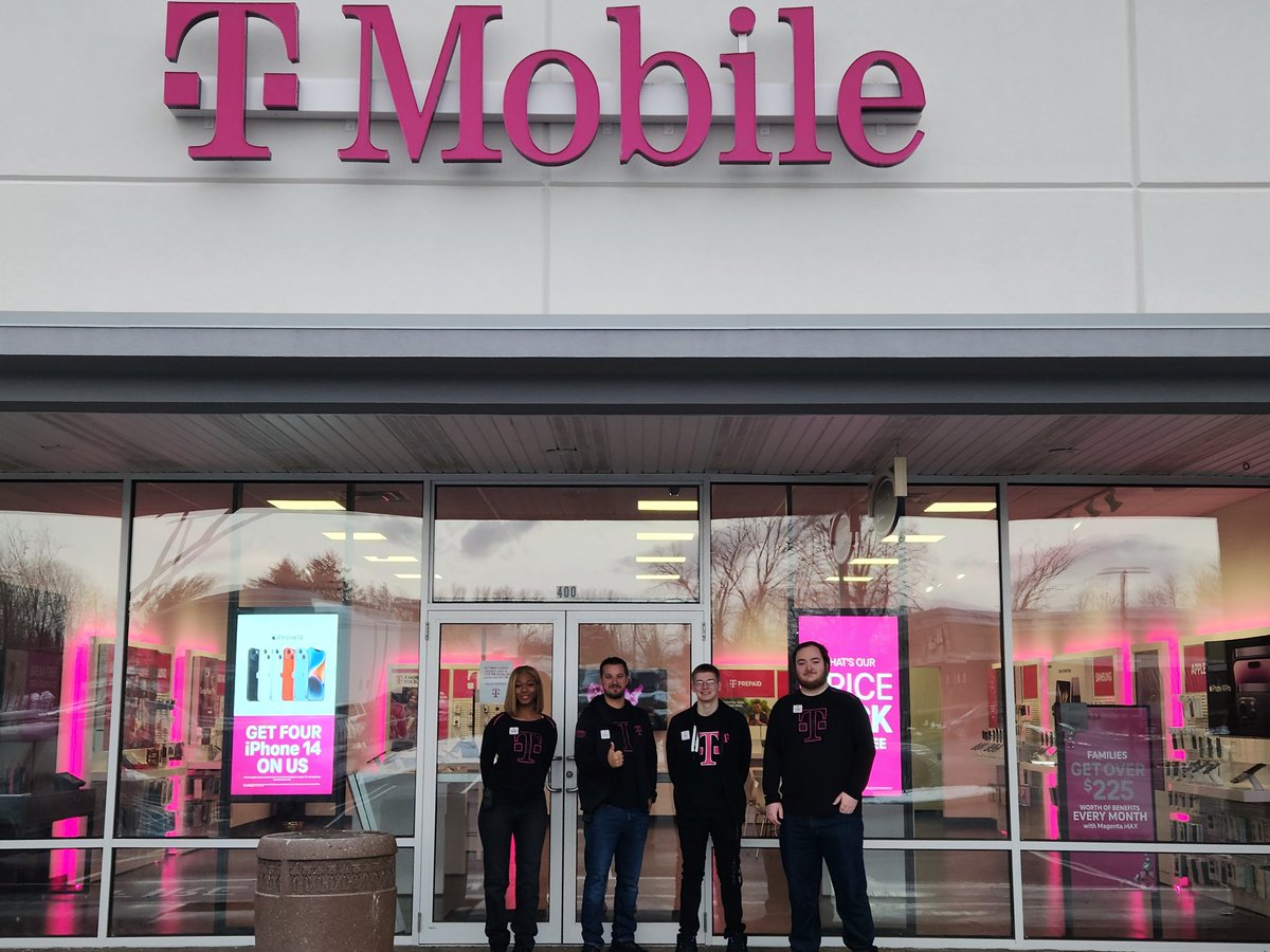 jumpinjimmyp's tweet photo. Team help me welcome Glenmont NY  the newest store in the Hudson Valley Market ready to open today! @Giovanni_foodie and team ready to grow market share and take from the competition! https://t.co/N2ap0Ob1ej