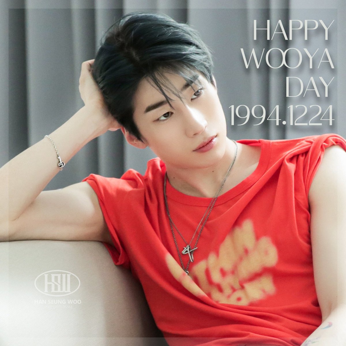 HanSeungwooTeam's tweet photo. Wishing you happiness and success. 
#내사람_한승우_생일축하해
Only a flowery path for more years to come. 💜 
#Happy_Eve_Wooya_Day
#한승우 #HANSEUNGWOO https://t.co/TZ4QAFUUGc