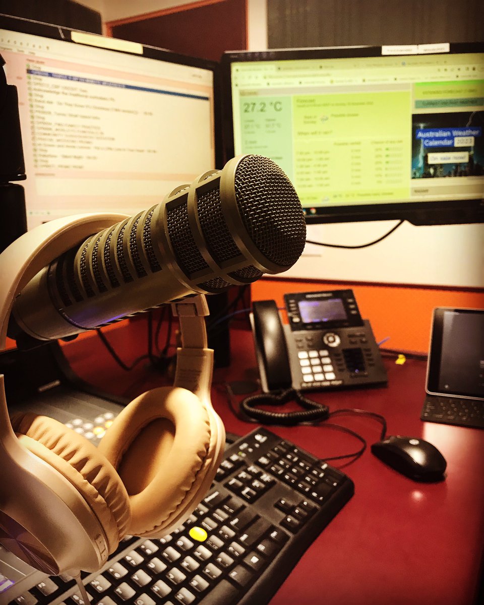 gara_vee's tweet photo. No more radio shows until 8th January 2023. Merry Christmas and stay safe! https://t.co/foYPscBSOg