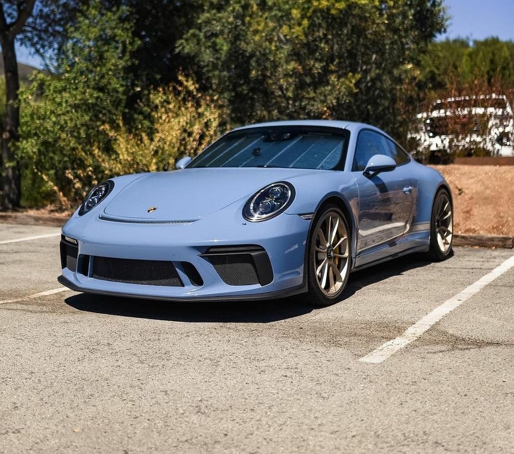 PorscheCIub's tweet photo. Paint-to-Sample Etna Blue 991 GT3 Touring https://t.co/8sAvAFuYML