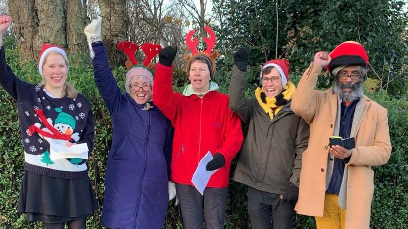 DivestSPF's tweet photo. All we want for Christmas is for #StrathclydePensionFund to stop investing over £800 million in climate-wrecking #FossilFuel companies, including Equinor, BP &amp; Shell: https://t.co/K3l2qXhK5f 🔥🔥

#GreenChristmas #DivestStrathclyde #ClimateJustice #FossilFree🎅🧦🎄 https://t.co/7PIsmKwrzO
