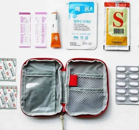 -Diliaaaaaa.
Entrego el regalo de amigo invisible a  @DiliaUnicorn 
#PrideCA