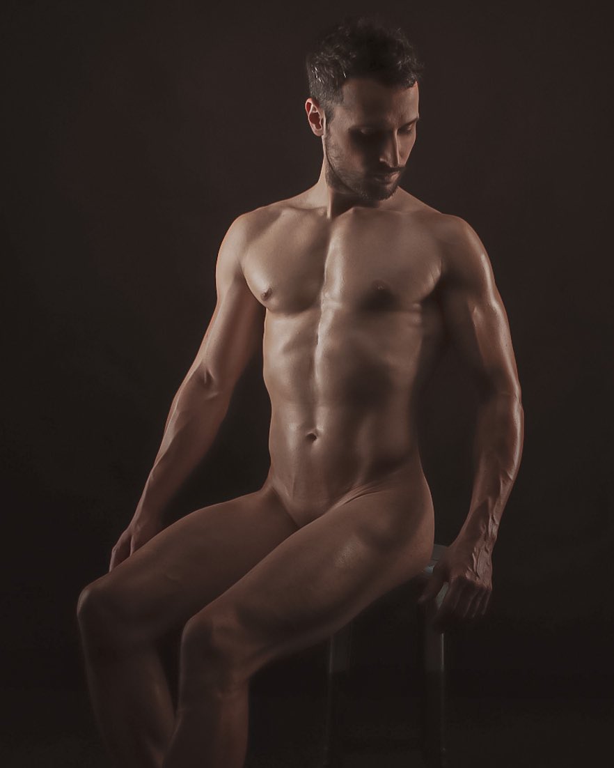 gentlemasculin's tweet photo. Male art @QueerVisuals @Queer_erotica @gaytimes @DNAmagazine https://t.co/ezVZWZAHiA