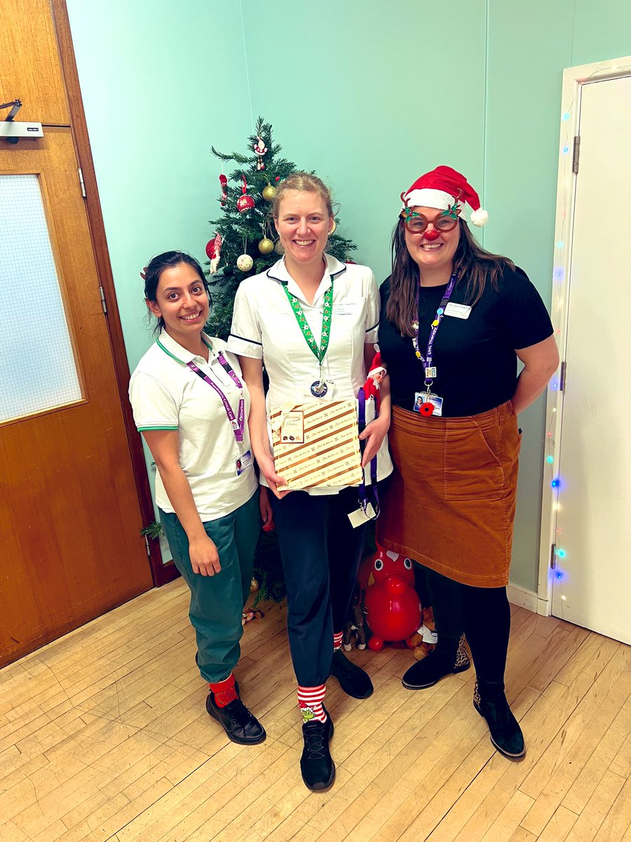 Double celebrations today…Another delivery to prize winners in the @uhltherapy team in the @Leic_hospital #UHLChristmasJumperComp @ChildrensPTOT 🎉🎉🎅🏼 @SandraSpeller1 @kateleephysio