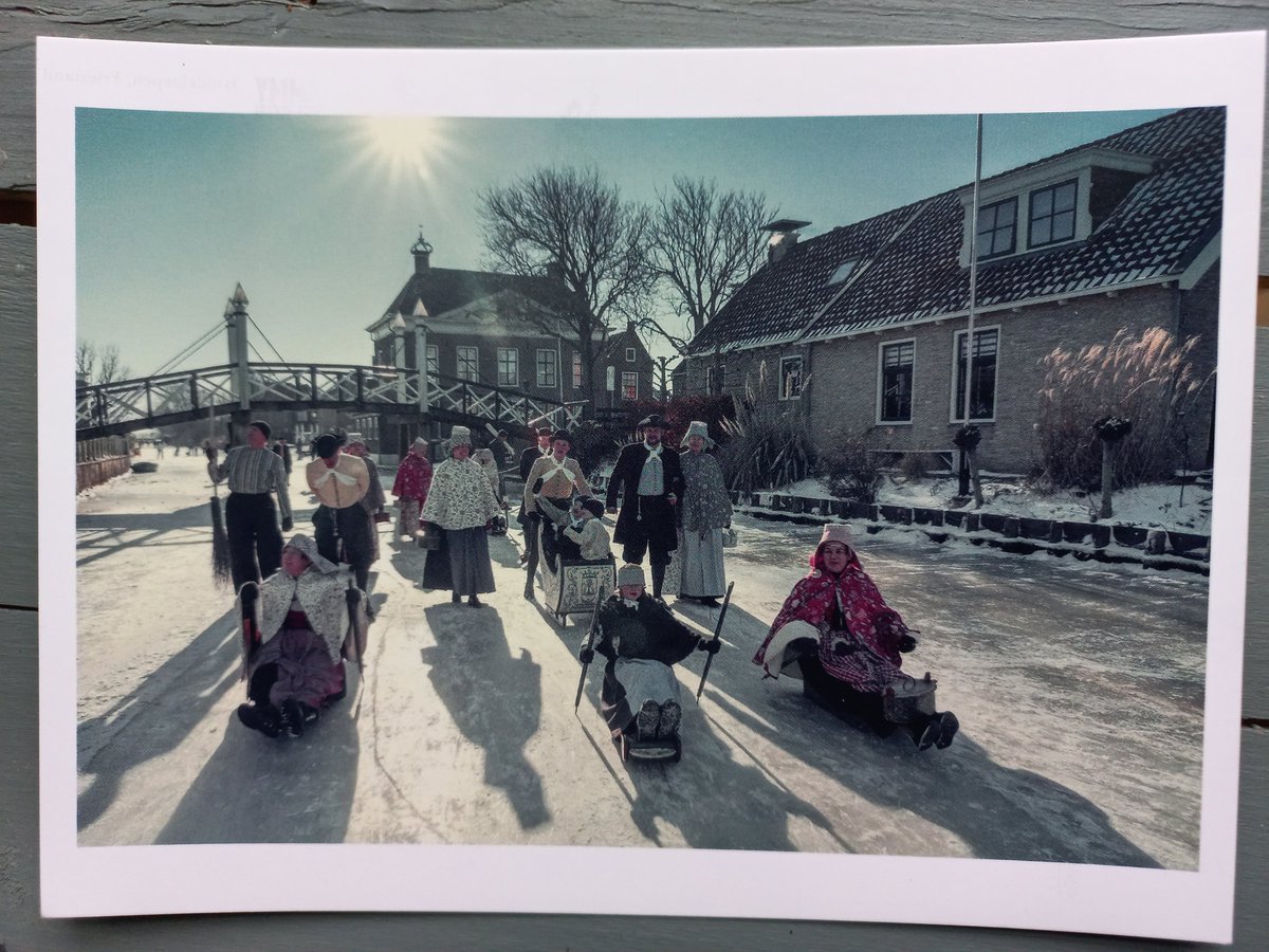 Bestuur, directie en medewerkers van Museum #Hindeloopen wensen u fijne kerstdagen en een voorspoedig nieuw jaar!