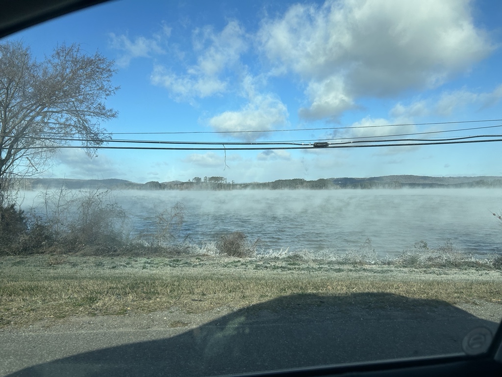 26RyanC's tweet photo. @spann smoke-like look on Lake Guntersville this morning. https://t.co/bk5H1yrWFf
