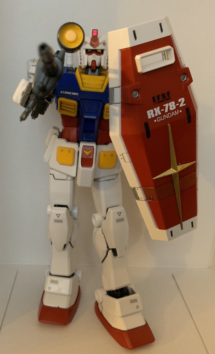 SoulReaverDan's tweet photo. Finished my first Master Grade #GunPla, the RX-78-2 ver1.5! Added the rub on decals and stickers, as well as some minor customization painting thanks to a surprise gift of metallic #Gundam Markers from @g4m3chixor :) https://t.co/YMjzcU1Cn0