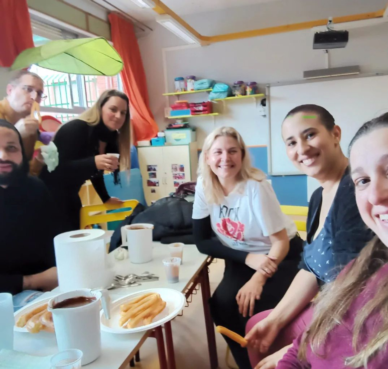 Ayer tuvimos la visita de sus Majestades los Reyes Magos con sus ayudantes. Les han repartido unos regalitos que preparó la AMPA con mucho cariño.

Felices fiestas a todos😘