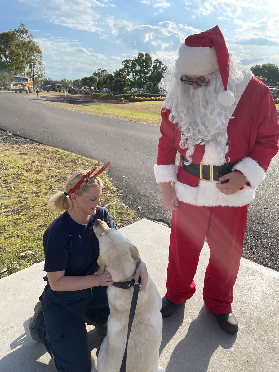 Santa came to my house #quinnellafernhill #therapydog #dogsoftheDoE #orchardhillsruralfireservice #rfs