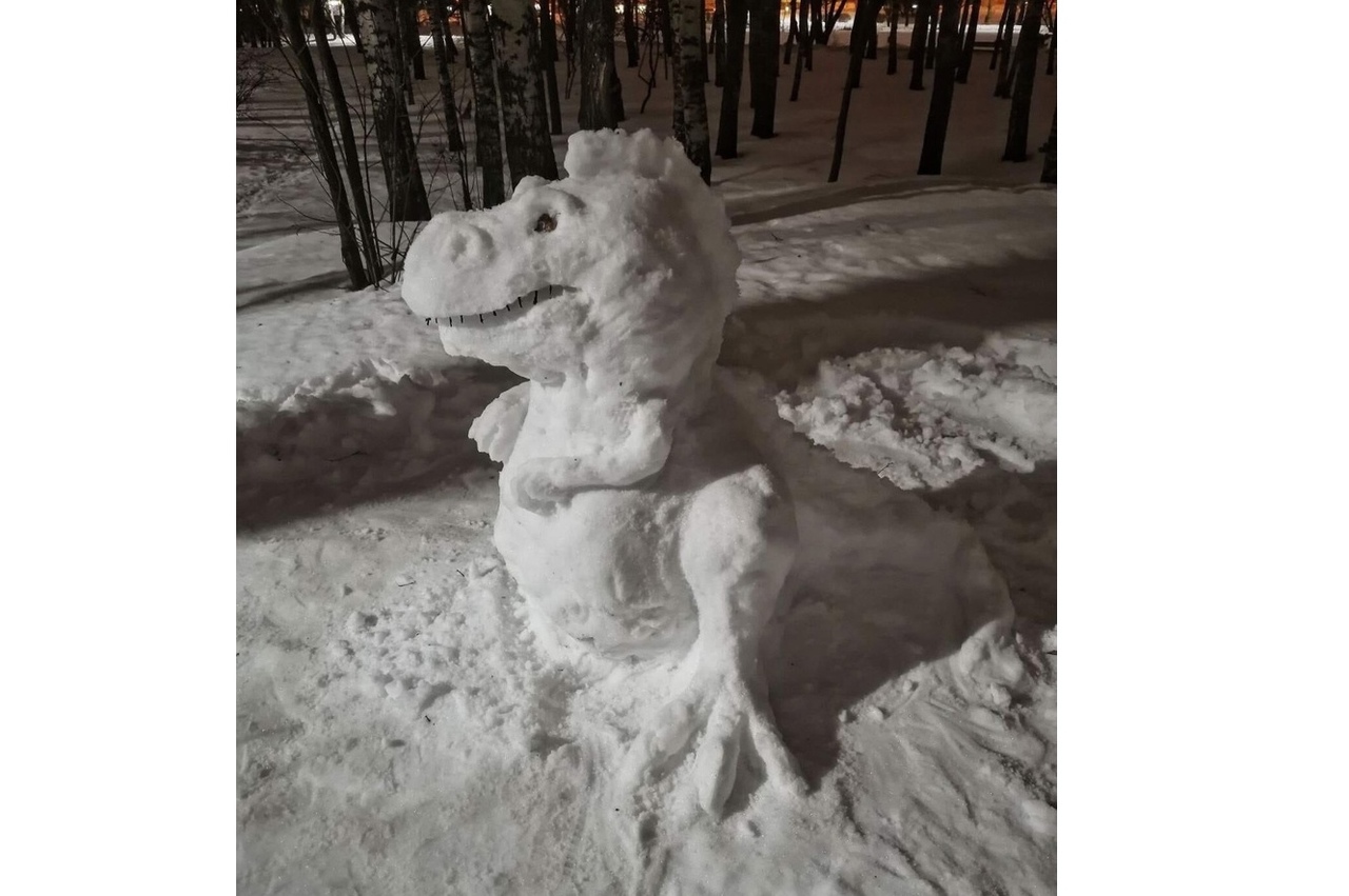 Заяц на зайца из снега