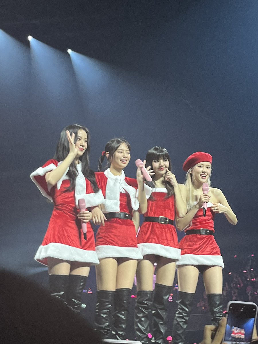 AndriyukNatalie's tweet photo. Last night was insane 😭😭😭😭♥️#bornpink #blackpinkinamsterdam #BLACKPINK #blackpink https://t.co/lqC1cIE7gM