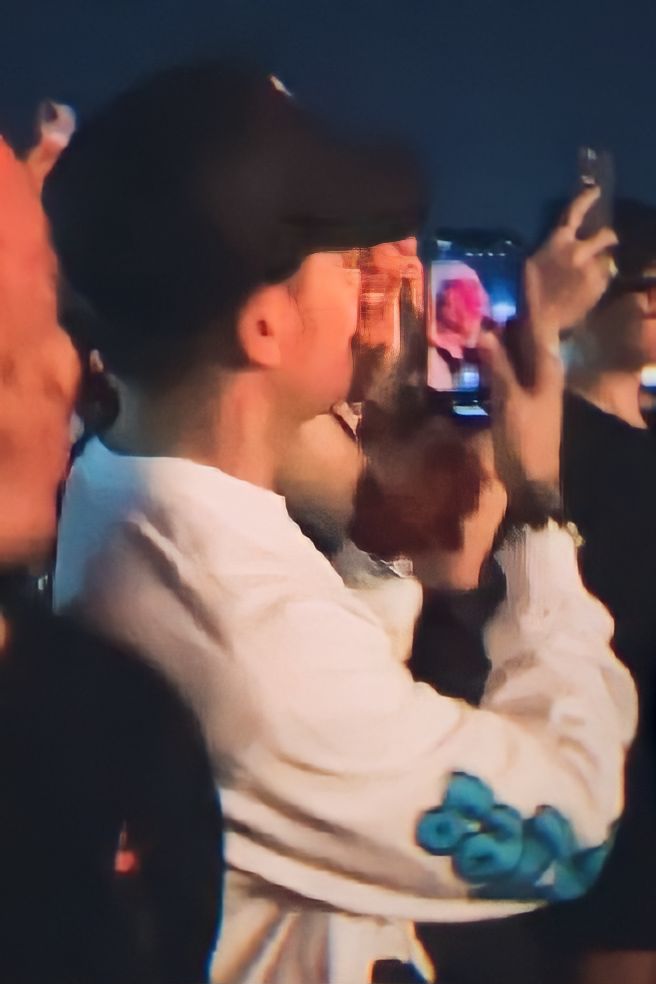 viceion4layf's tweet photo. the photographer and his favorite subject 🥹

#ViceGanda | #ViceIon | #IonPerez https://t.co/N1JCfBaa0j