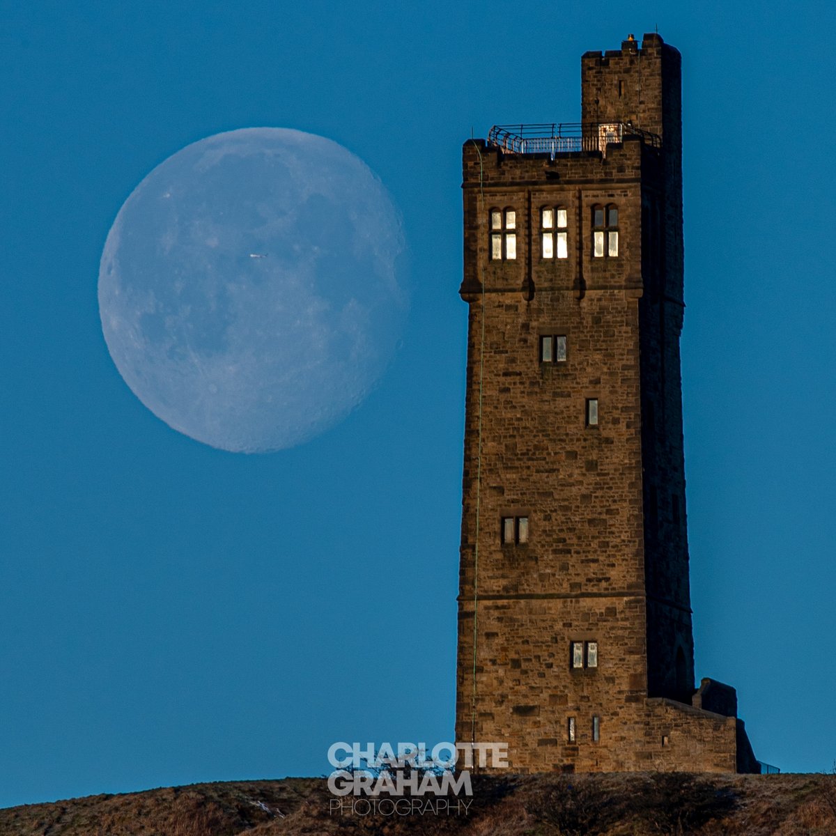 #VictoriaTower #CastleHill #Huddersfield #Moonset #Moon #Yorkshire #YorkshirePics #LoveYorkshire #HeartMatters