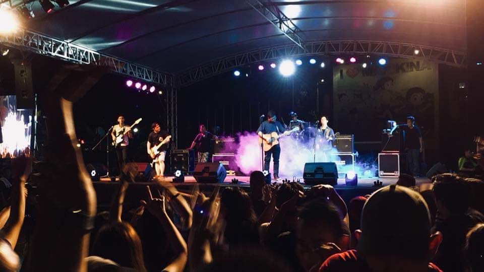 itsziek's tweet photo. Miss na miss ko na tumugtog, miss ko na yung pag tipa ng bawat kuwerdas ng gitara, miss ko na yung init ng ilaw na naktutok sa’min, miss ko na. Sobrang miss ko na yung bukod tanging bagay na nagpapasaya sa’kin. Hay, tangina. https://t.co/cYweVE1J1P