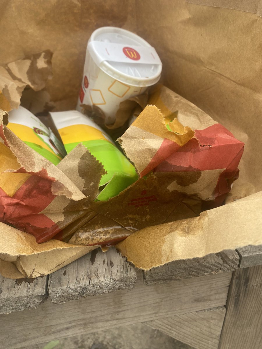 007freesoul's tweet photo. @zomato order #4554516272 order is not edible as clearly seen in pics. Not able to talk to your customer care. Need full refund not partial via a chat bot with no human touch for a tax paying countryman. https://t.co/DCf08yXd4L