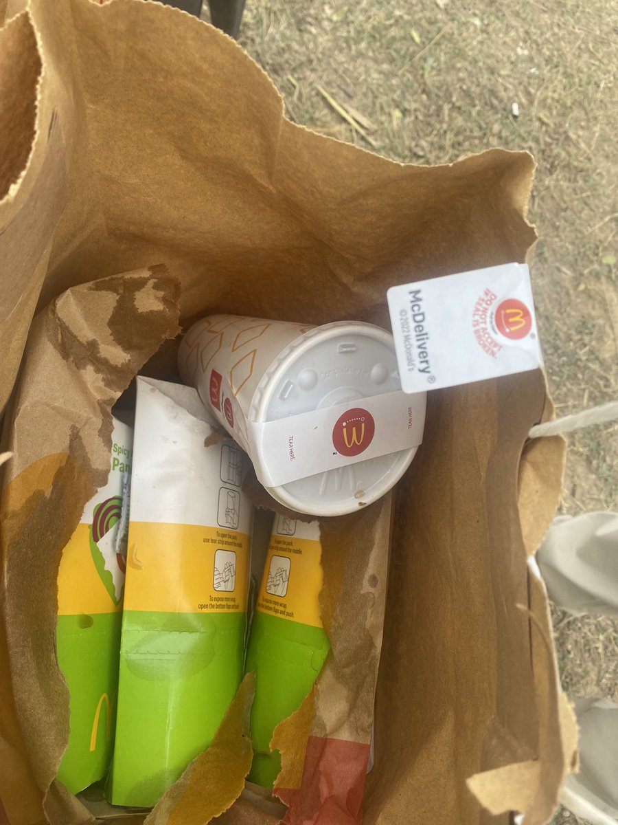 007freesoul's tweet photo. @zomato order #4554516272 order is not edible as clearly seen in pics. Not able to talk to your customer care. Need full refund not partial via a chat bot with no human touch for a tax paying countryman. https://t.co/DCf08yXd4L