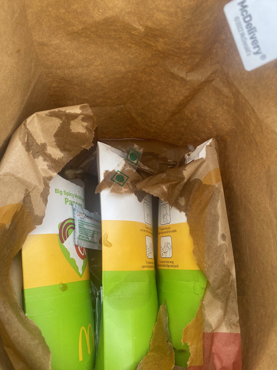 007freesoul's tweet photo. @zomato order #4554516272 order is not edible as clearly seen in pics. Not able to talk to your customer care. Need full refund not partial via a chat bot with no human touch for a tax paying countryman. https://t.co/DCf08yXd4L