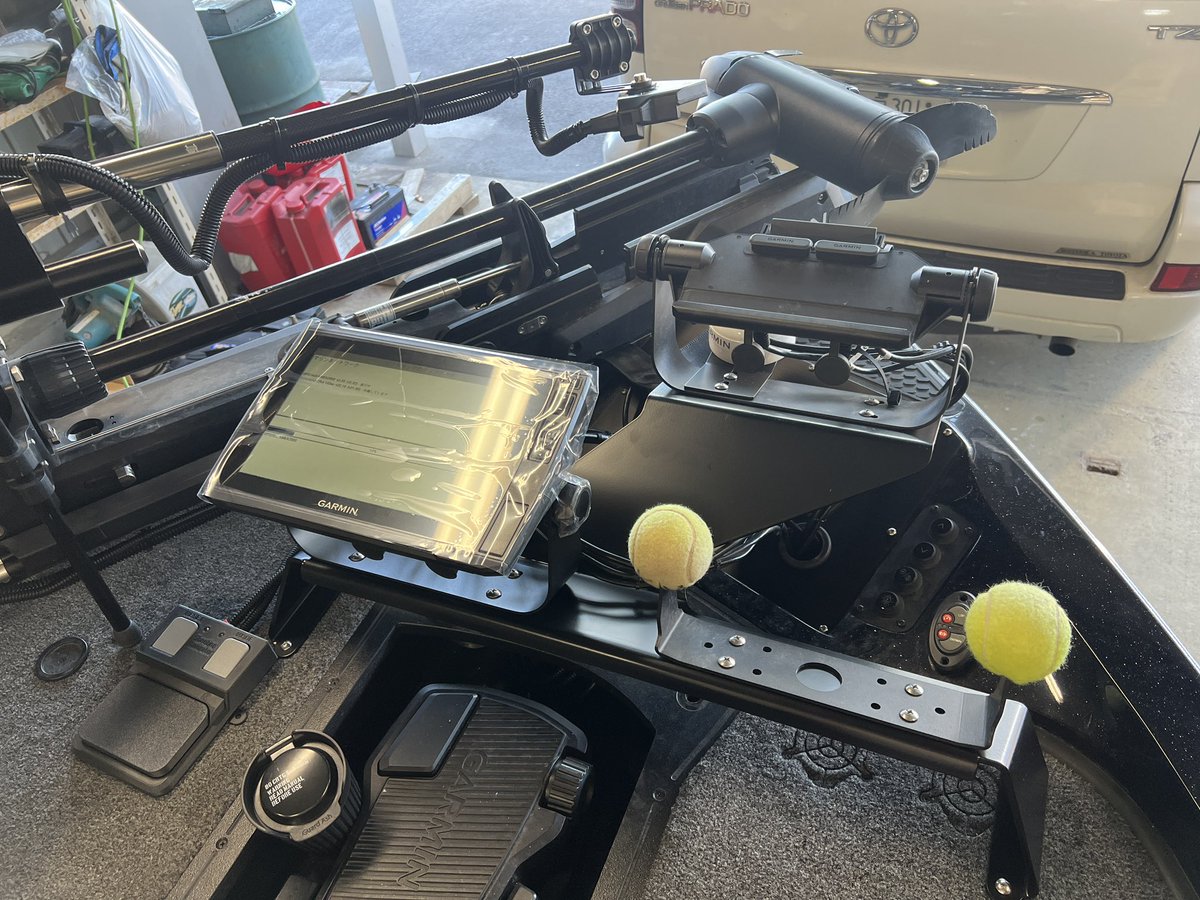 Hearts_Finder's tweet photo. レンジャーZ519のフロントにJ-SPECのレンジャー用トリプルマウントで魚探を3台設置。専用設計なのでスマートに収まります。
#JSPEC #ハーツマリン #ハーツファインダー 魚探 https://t.co/xdGnx5GGYR