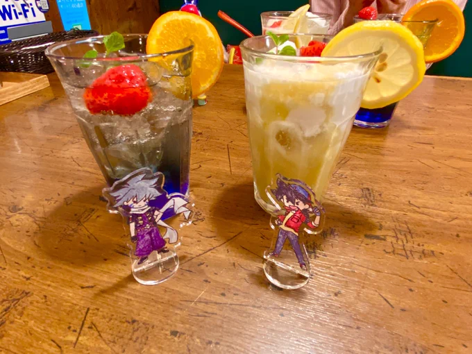 お肉美味しかった…。カイのドリンク個人的に飲みやすかったんだけど、タカオは面白い味だったわ…。 