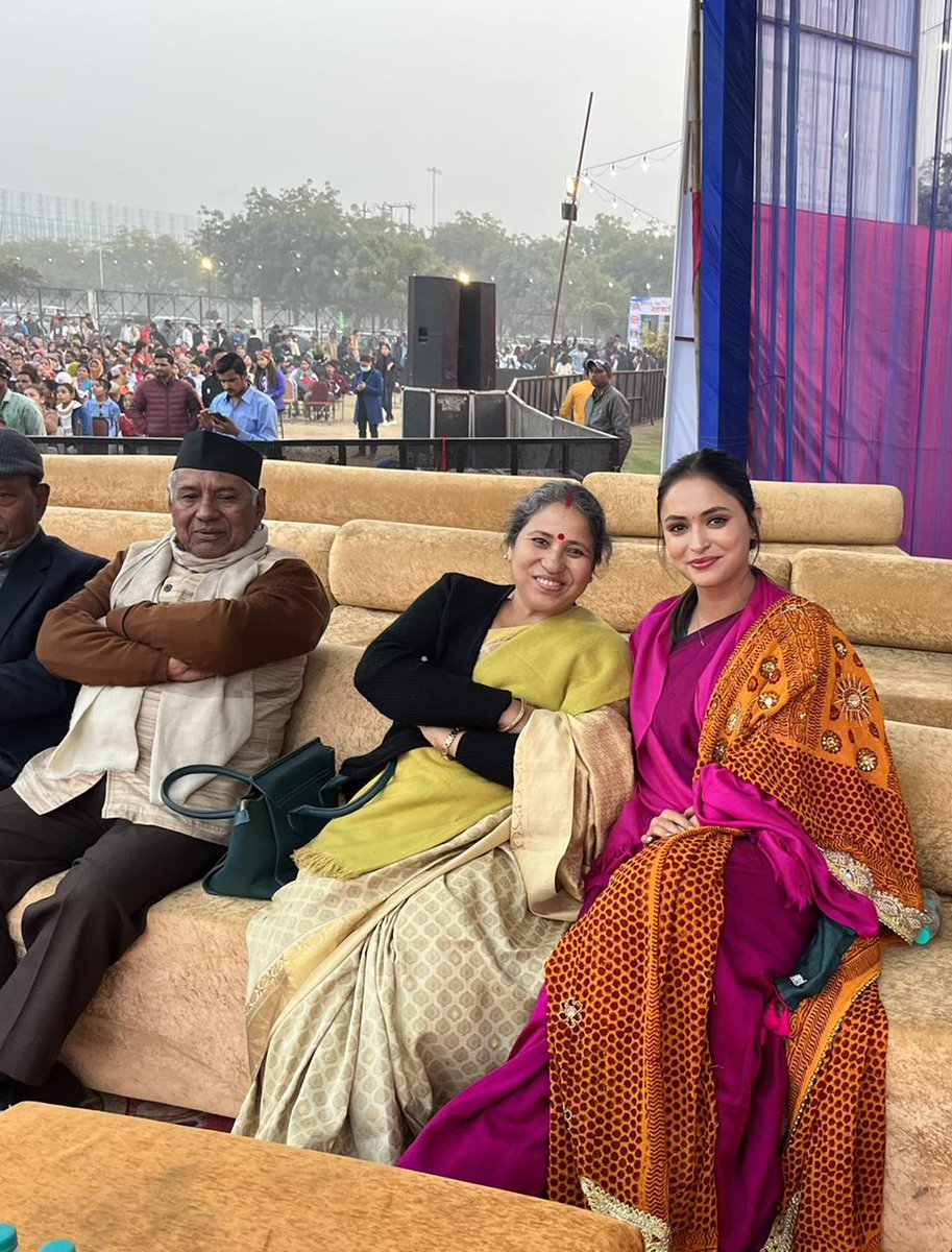 Anukriti_Gusain's tweet image. #mahakauthig2022 #uttarakhand #uttarakhandheaven 
नरेन्द्र सिंह नेगी - लोकगायक Kalpana chauhan  Rohit chauhan Mahakauthig Noida