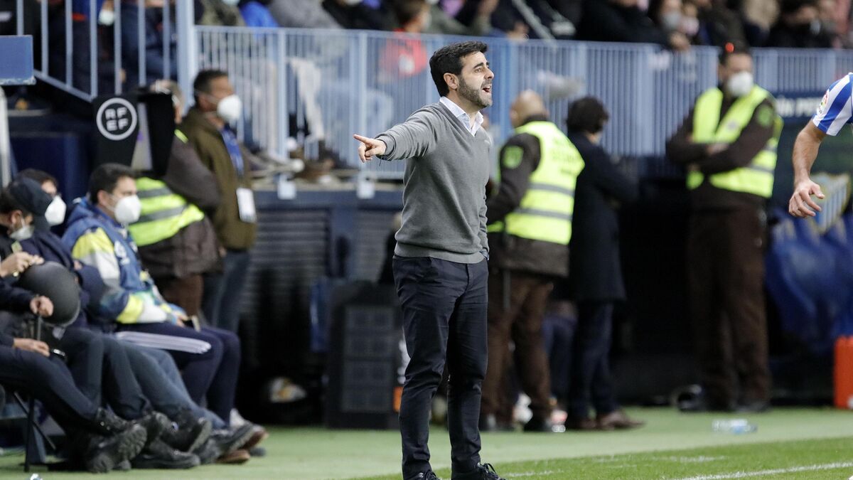 Vídeo-análisis de la fase de creación de la <a href="/SDP_1922/">SD Ponferradina SAD</a> de David Gallego.

Salida de 3, con dos carriles en amplitud, extremos por dentro y un doble pivote por delante de la defensa siempre protegidos para la pérdida.

Se agradece un RT si te gusta.

drive.google.com/file/d/1Ra_dO4…