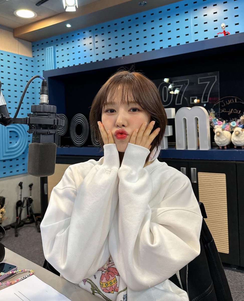 wandj221's tweet photo. 221223 sbsyoungstreet insta update with #WENDY 💙

Come to Youngstreet, full of subtle warmth〰️💙
Let's be with warm WanD🫶

The #viewableradio is open, 
so let's have a warm time together〰️

📸: https://t.co/gVu0qHbXev https://t.co/pGPQpAen9R