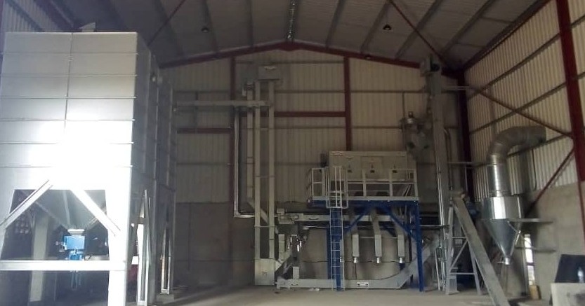 PerryEng_EA's tweet photo. Don't let poor grain handling practices ruin your hard work. Invest in quality grain drying and cleaning equipment to protect the value and quality of your crop. #grainmanagement #farming #agriculture #food #aflatoxins #foodsafety #EngineeringExcellence⚙️ https://t.co/vpUc8pI299