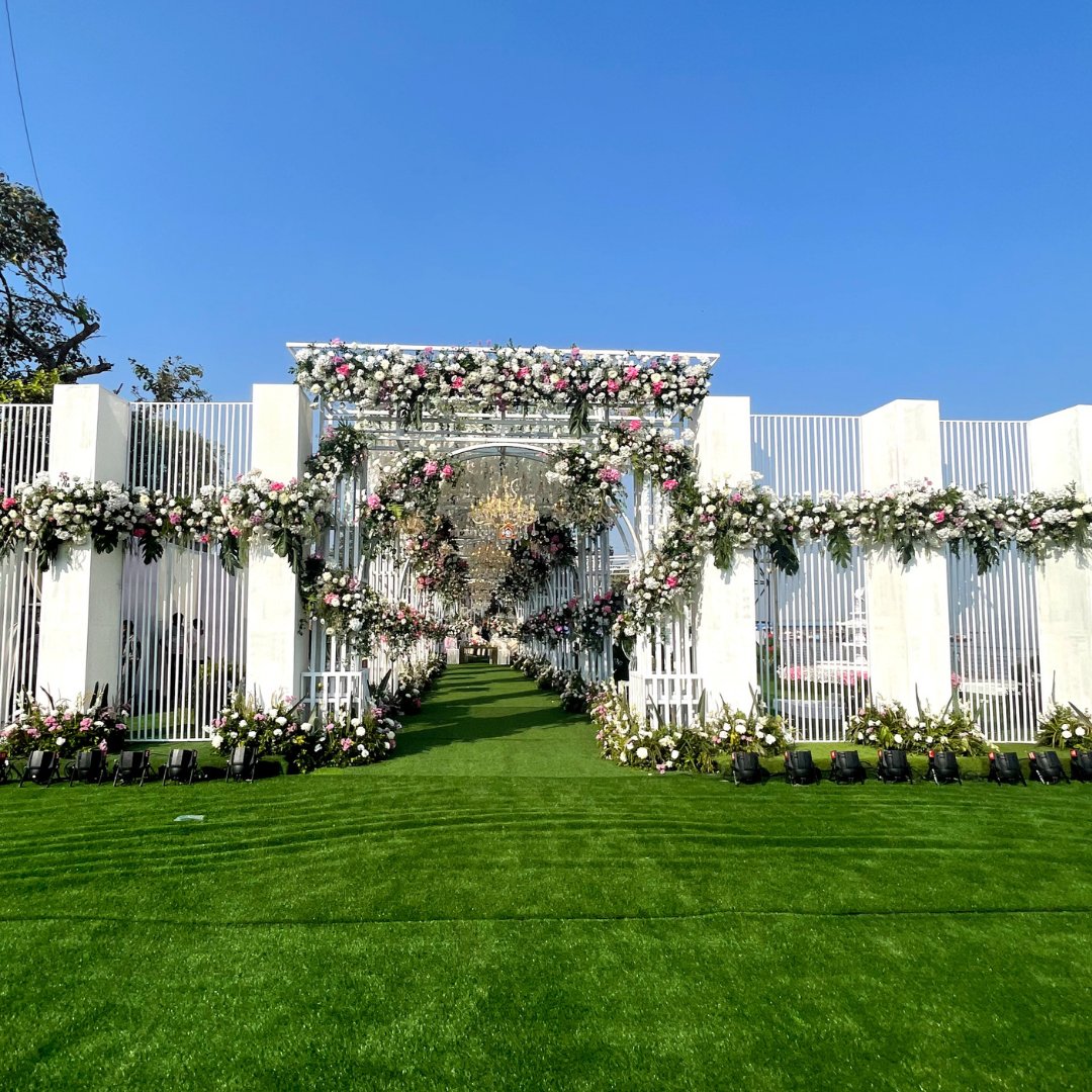 A beautiful floral entrance for a majestic occasion!✨

#weddingdecor #weddinginteriors 
#mandapgoals #couplegoals #happymarriedlife  #weddingdecorinspiration