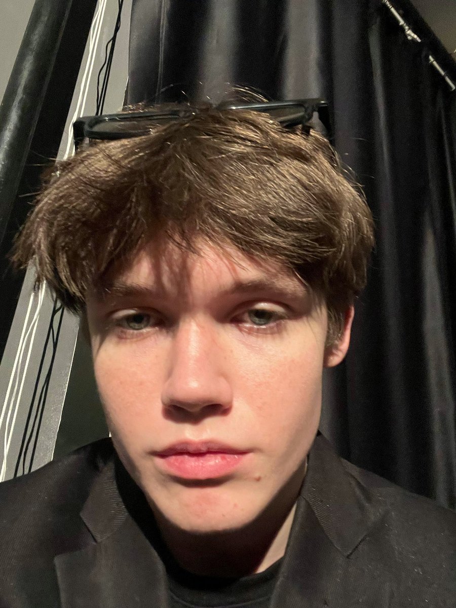 И кст.. мб здесь кто-то подскажет идеи для этюдов в связи с моим наступившим творческим кризисом? В инсте как-то не особо вижу фонтанирование идеями