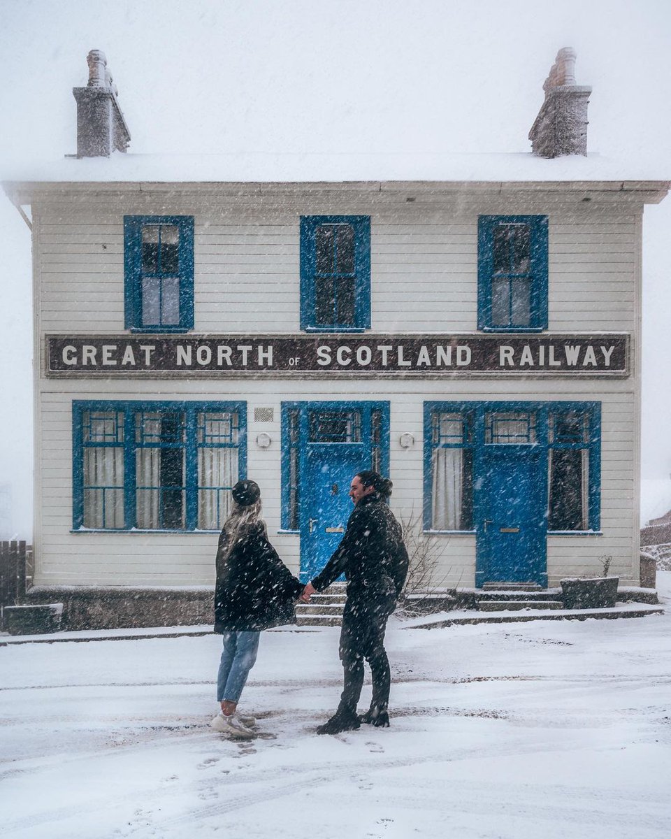 Braemar in the snow makes for some beautiful photography like this! ❄️ We're cold just looking at this shot. 🥶

📸 instagram.com/ontheroadagain…

#visitABDN #beautifulABDN #winterABDN #visitScotland @VisitScotland