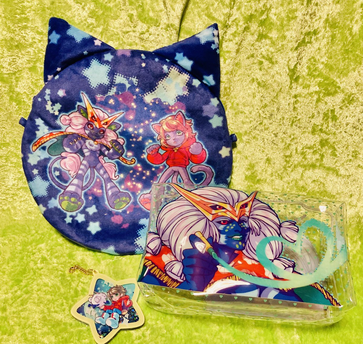 donguricorosuke's tweet image. そしてユージンさんの作ったFUとデーモングッズ✨

個人でこんなすごいの作れるんだ？！ってレベルの出来栄えのものばかりです！
アメリカンな色使いが良すぎる🗽

FUのクリアコスメポーチとグリッター入りアクキーは後ほど私のショップにも追加します😆