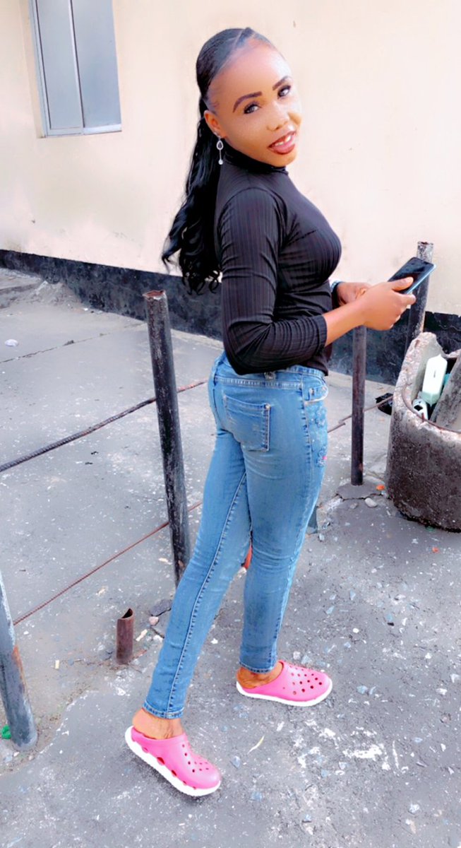 PrettyAkwaugo's tweet image. Have you seen a fine girl today?