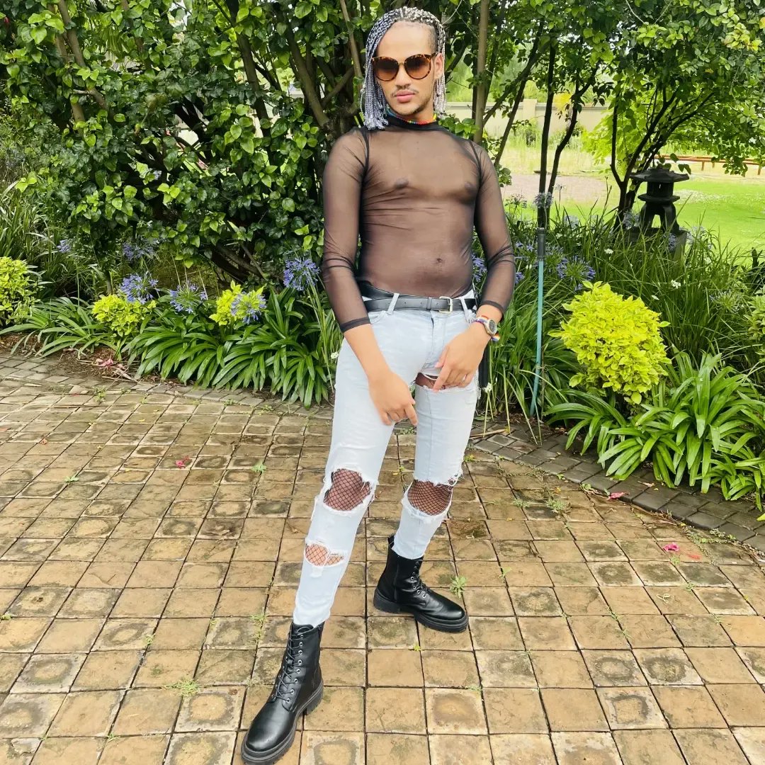 missphillander_'s tweet photo. I hate how chocolate immediately melt on my fingers. I mean.. am I that hot?
π π³οΈβπ π₯ π βοΈ
#gay #contentcreator #loveislove #madeinmyimage #unique #selflove #instagood #instagram #pride #queer #instagay #gaypride #drag #lovewins #lgbtq https://t.co/WhIQm0HxTa