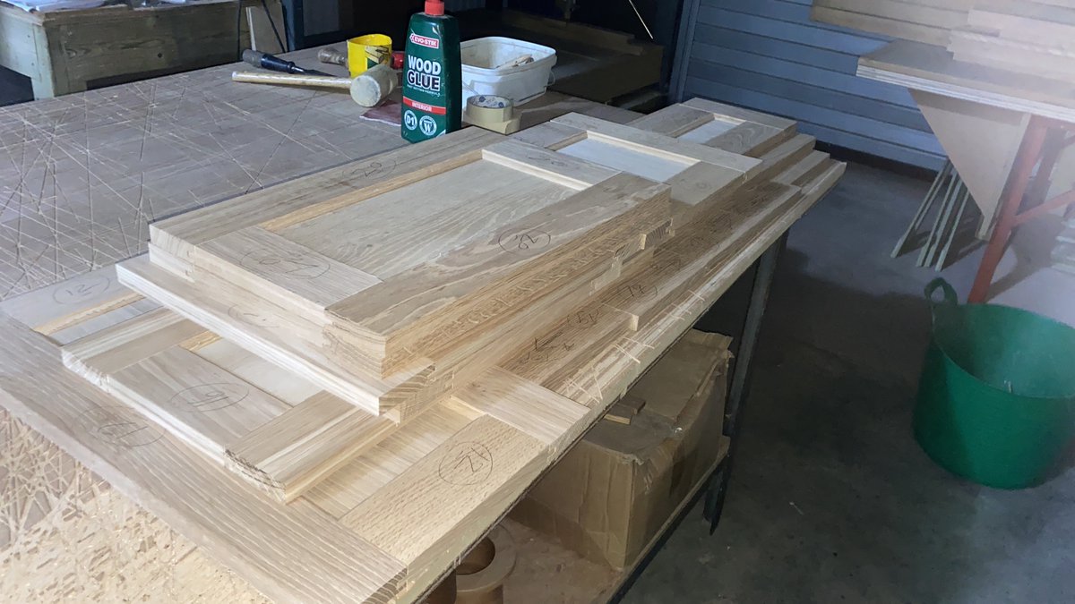 KingsgroundTiff's tweet photo. Paul’s been making beautiful things and making me varnish them all! Just a few more days of varnishing left now and we’ll be sending the lovely Crazy Diamond on her way in the New Year! #kingsground #oak #lifesbetterbywater https://t.co/xxoJIYdQEF