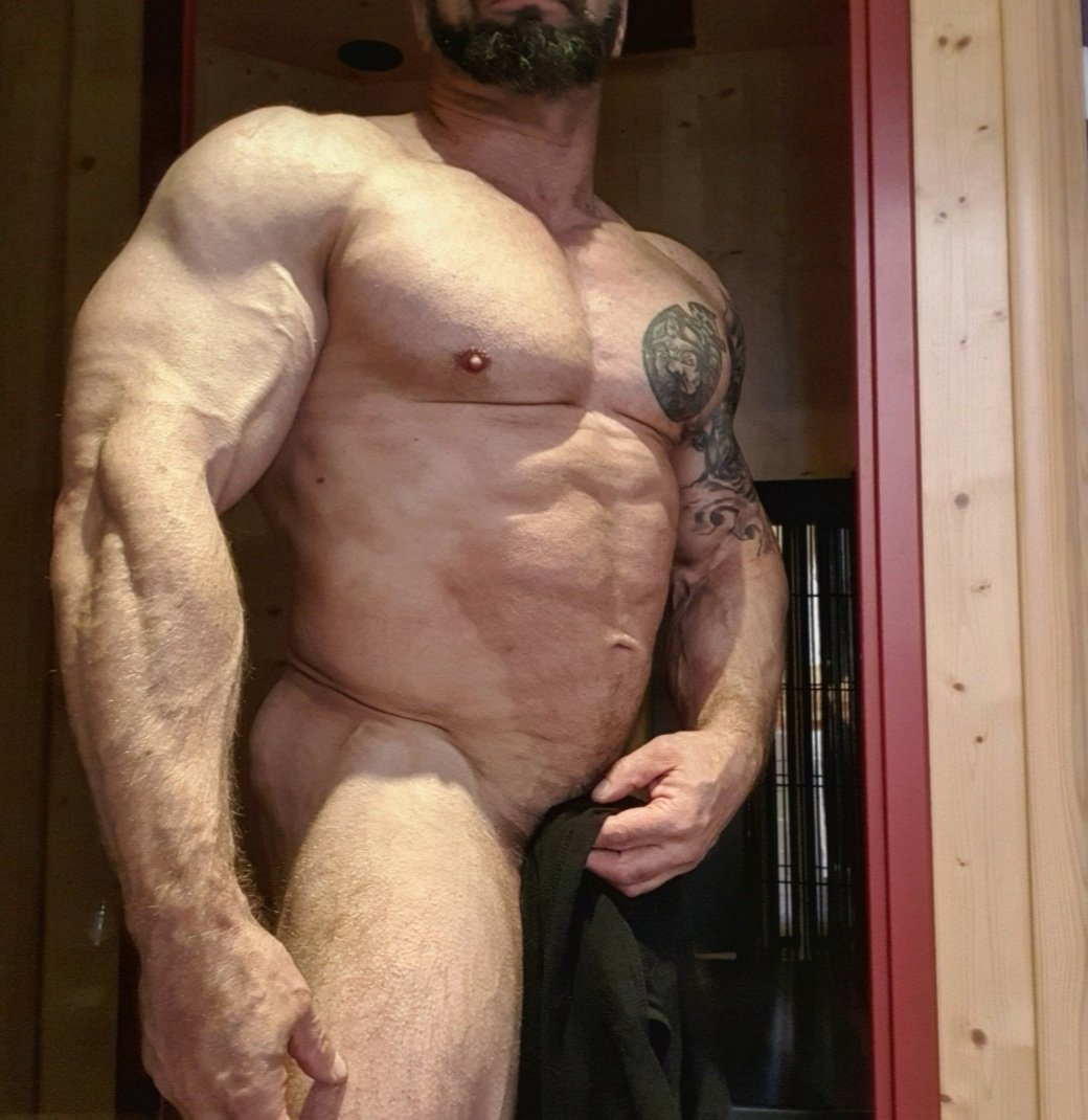 paul_jo1's tweet photo. come to dad in the sauna💪🏻💦💦 https://t.co/clJmahL2X4