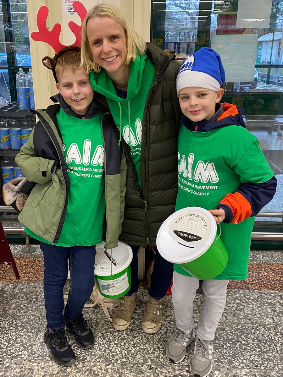 Here are more of our ace Christmas volunteers at @Morrisons in Haydon Wick today. If you see them please be generous 🎄🎅🎗️