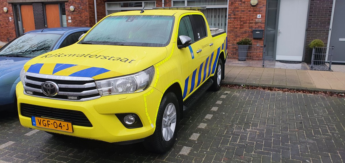 Eindelijk vakantie! Lekker even 2 weken niets. Dienstauto,kleding,ipad,iPhone &amp; alle andere spullen ingeleverd. 6-1-2023 afscheid RwS. Dag &amp; tot ziens <a href="/Rijkswaterstaat/">Rijkswaterstaat</a> 👋. HALLO 🥳😎💪👍 @politie_fo_den_haag, tot de 9e ☺️👍. Fijne kerstdagen en een gelukkig Nieuwjaar allemaal!