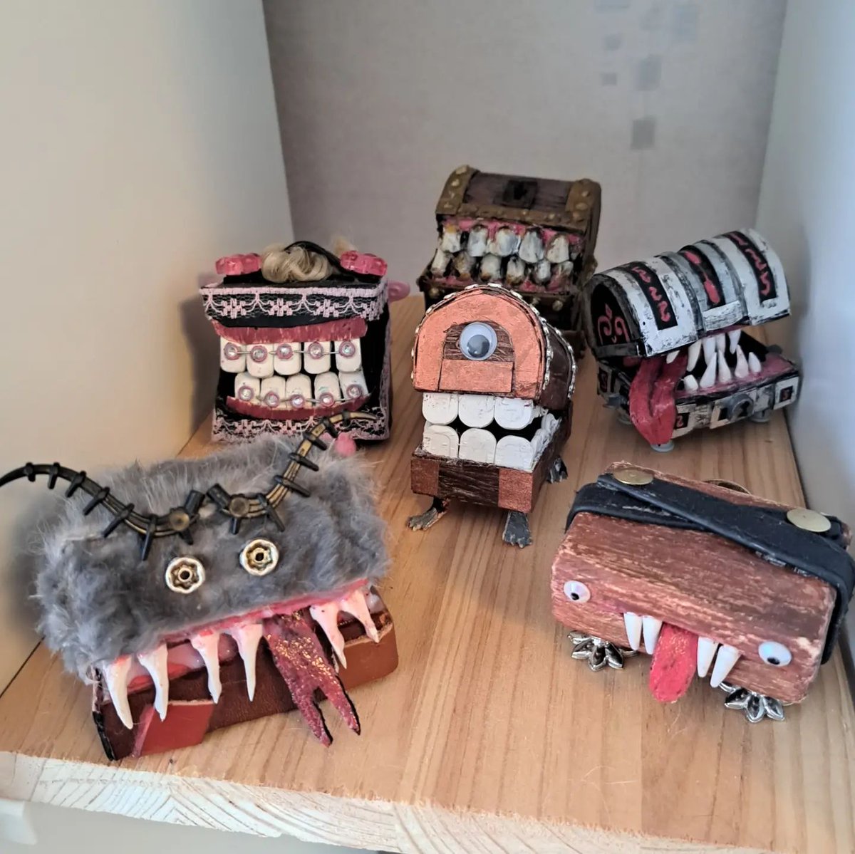 misthead's tweet image. Obsidian mimic got another family member :p