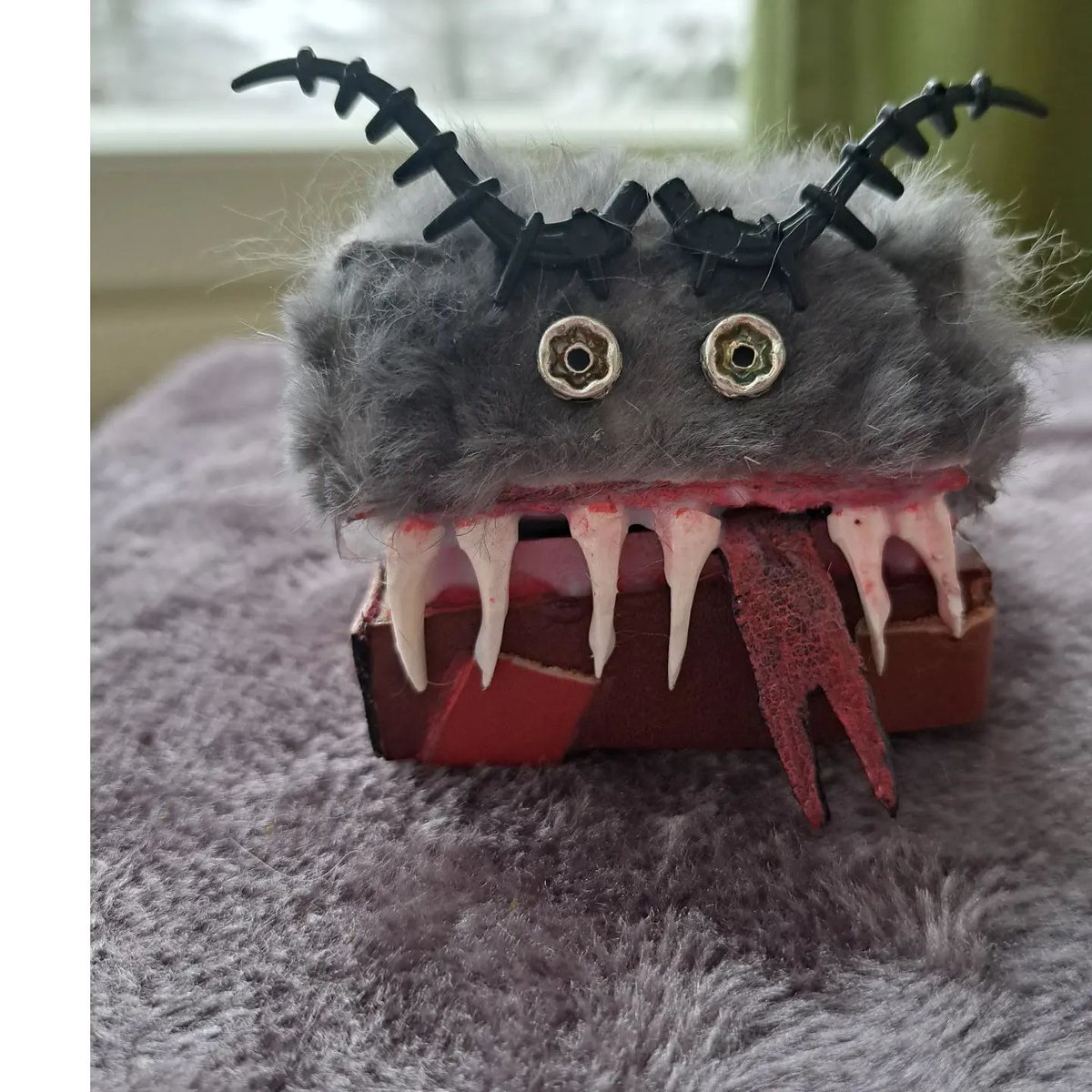 misthead's tweet image. Obsidian mimic got another family member :p