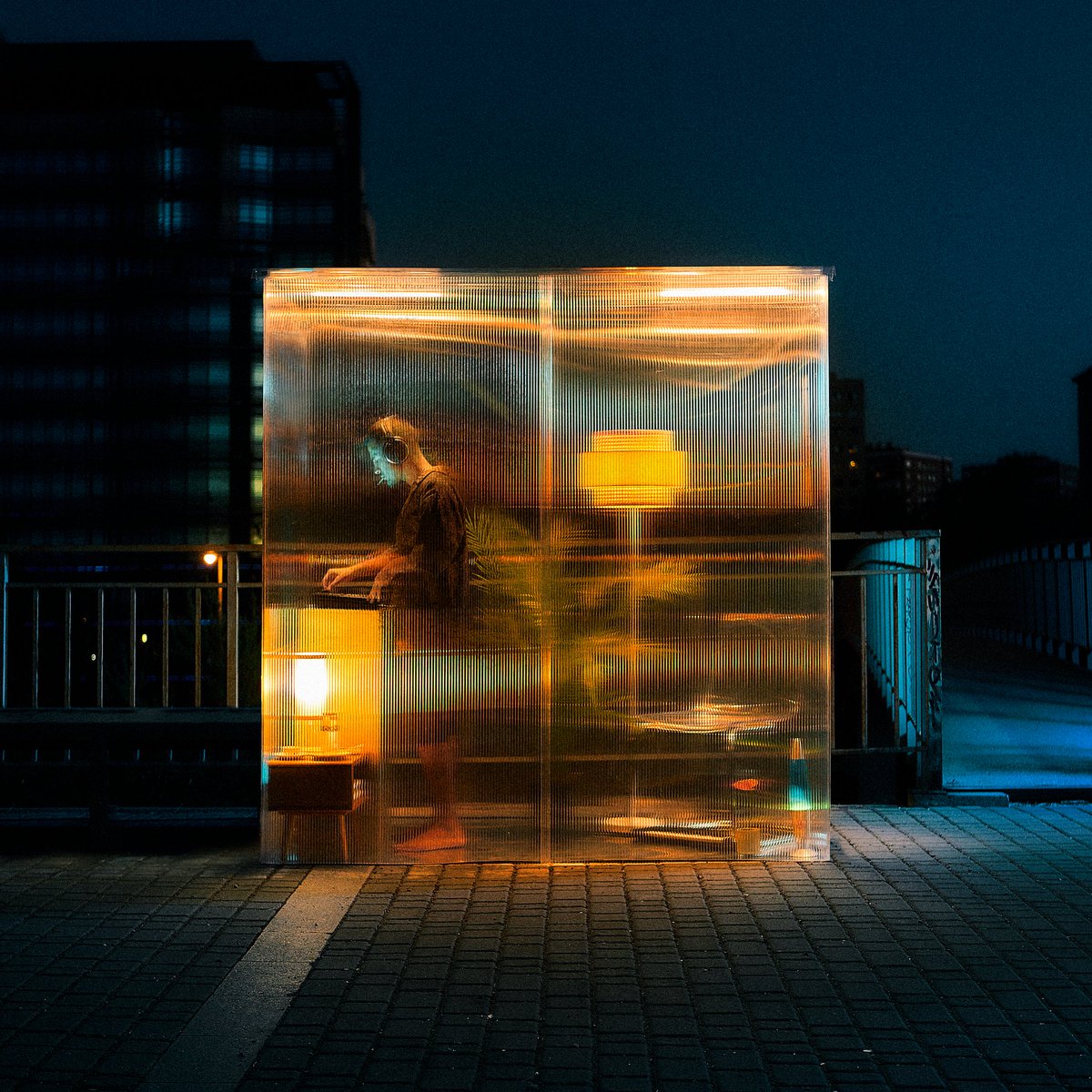 <a href="/scarsalx/">scarsalex</a> <a href="/rojuuaka/">roku</a> AWARE de <a href="/JuanRIOSbeats/">Juan RIOS</a> 
Portada por Juan Borgognoni