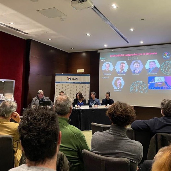 barcelonactiva's tweet image. Ahir vam participar en la taula de debat 'Metaverso: integración en la empresa, cómo y por qué' de 
@apaebusiness!🔛

🆙El nostre responsable de Projectes de Transformació digital, @ivela, va parlar de #Metavers, casos reals de tecnologia immersiva, Web 3.0, #blockchain i #NTF.