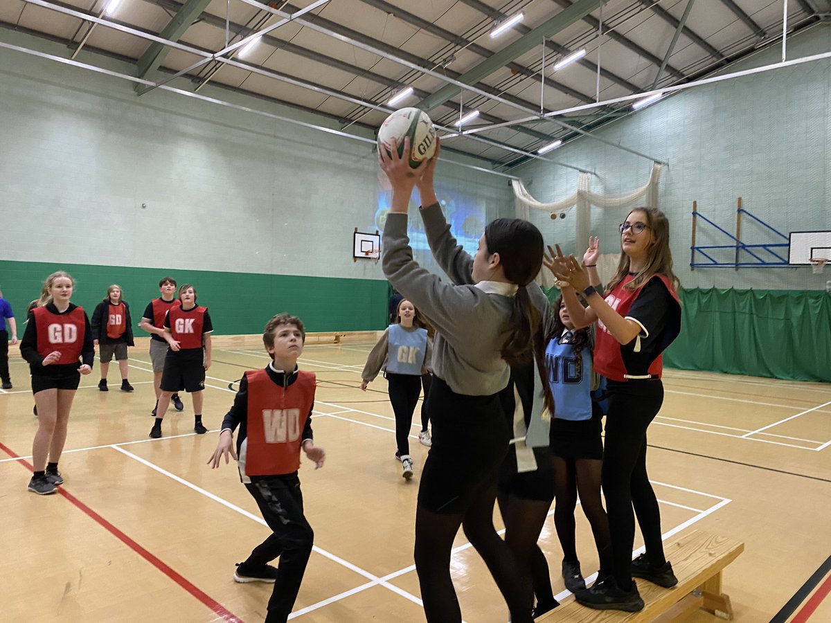 IoloJonesRygbi's tweet photo. A great way to finish off a great first term at @PE_YDB 35 o blant yn cael hwyl ofnadwy yn chwarae mixed Bench Ball Rugby π. Diolch @PE_YDB a @CRBroGwernant the growth and development of π has been phenomenal #WRUHub #RGCEast #WRUCommunity https://t.co/ETIi78QrCR