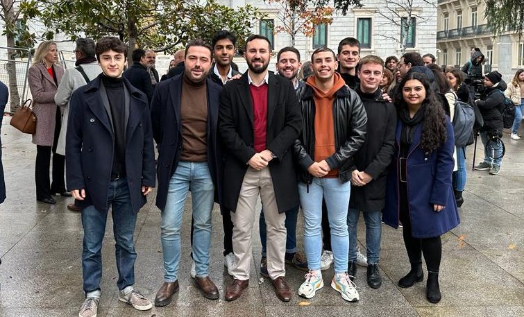 Esta mañana he estado acompañando a <a href="/JoaquinPramos/">JoaquinPatillaRamos 🇪🇸🇪🇺</a> en la presentación de la candidatura de #RenaceTuPartido.

Será el encargado de dirigir la Oficina del Cargo Público si gana esta candidatura.

Es clave que los jóvenes seamos decisivos en nuestro proyecto de partido y de país.