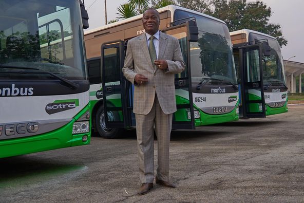 dronemag225's tweet photo. #YAMOUSSOUKRO
En tant que premier responsable de la ville c’est un plaisir pour moi d’avoir réceptionné les bus dans nos locaux de la mairie . C'est un soulagement pour les vaillantes populations de Yamoussoukro spécialement pour les élèves, nos enfants. https://t.co/zrz4NlFuOk
