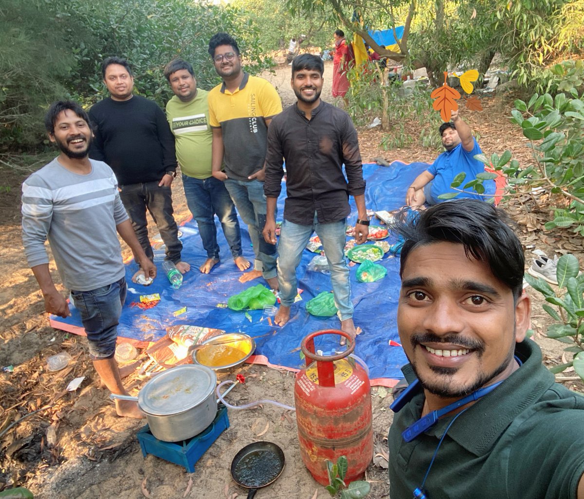 imDParida's tweet photo. Feast at #Ramchandi..✨🏝️
starter #prawn_fry🍤 &amp; tandoori_chicken_tikka🍗
#Mutton_curry🥘 #rice🍚 #salad🥒
#cold_drinks🍹🍹
music🎼 and dance🕺🏻💓

most beautiful place but mob network not available 🤟🤓 https://t.co/mmC7Ele6HS