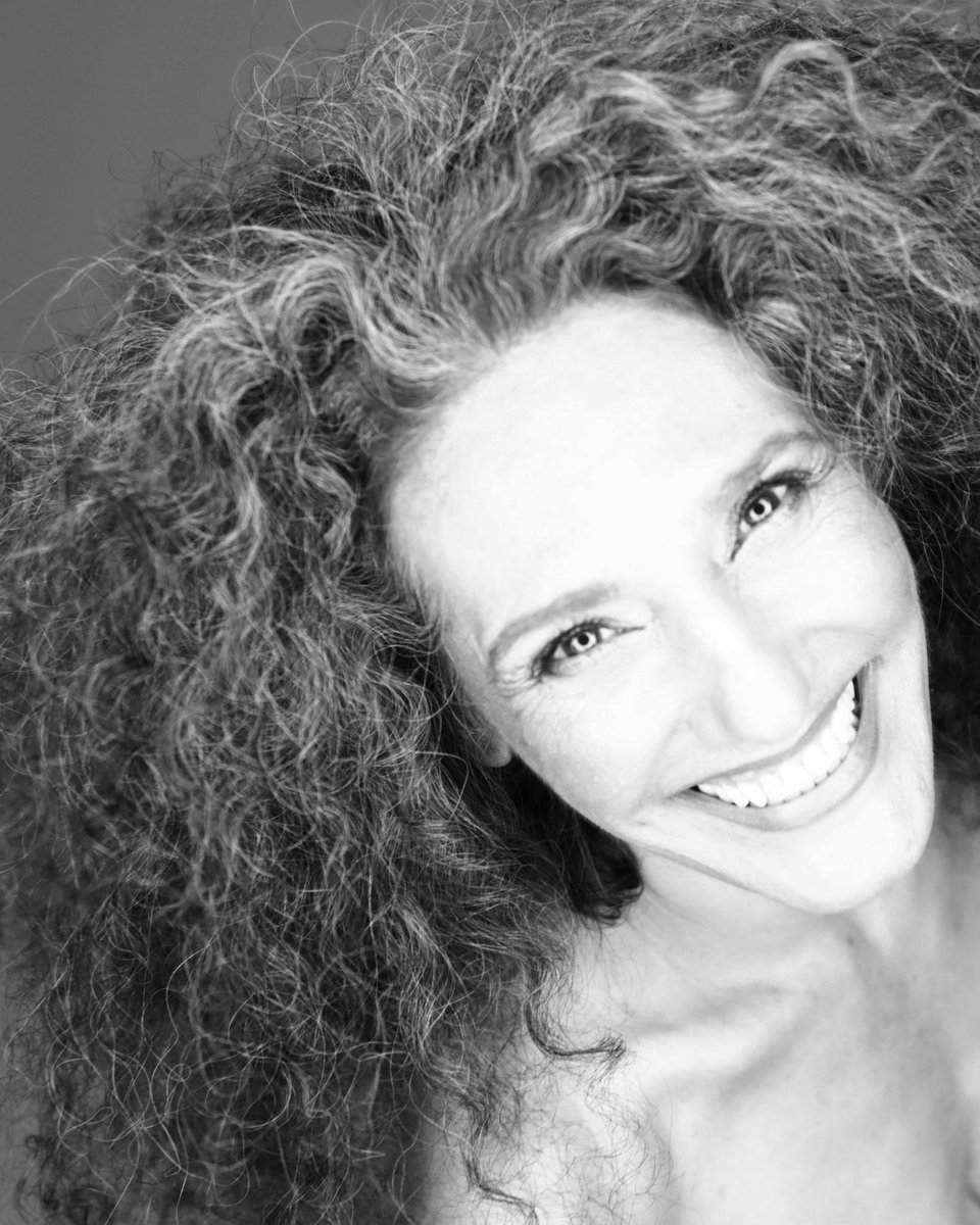 Feliz aniversário Badi!! 23 de dezembro é o dia DELA... Musa inspiradora e multiartista. 🎊 Que seu novo ciclo lhe traga muita música, muito mais conquistas e lindas emoções.❤

Grande beijo de sua equipe 😘
<a href="/caiscultura/">Cais Cultura</a> <a href="/andr/">ʍǝɹpuɐ</a>.e.oliveir.a @design_proprio <a href="/felippe77/">Felippe Borges</a> 🤗
#badiassad