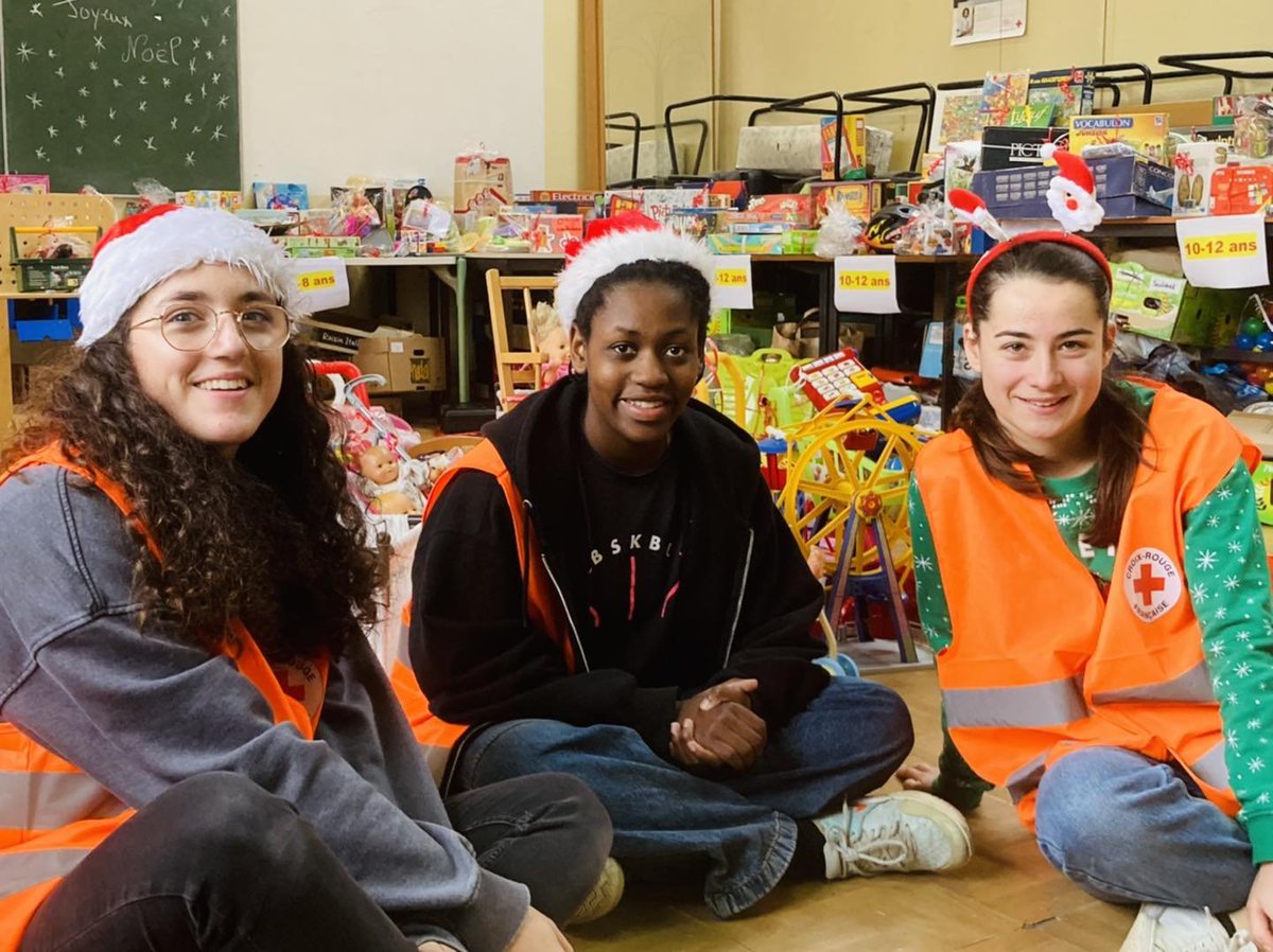 CrfCaen's tweet photo. Un très grand merci à Camille, Zoé et Isis, en Service National Universel (SNU), pour toute l’aide apportée en cette semaine bien chargée.
Leur gentillesse et leur bonne humeur ont été plus qu’apprécié. 😄 https://t.co/X5xbEjzYOi