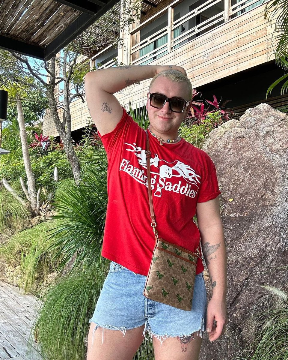 samsmith's tweet photo. Lucky lucky girl
Repost https://t.co/YnSyNxIwIC https://t.co/ehebzadMK2