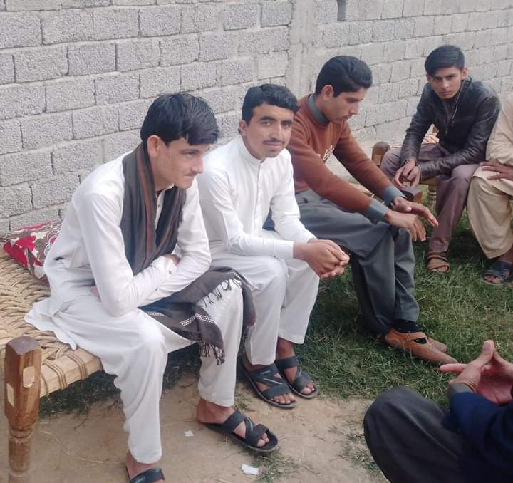KhanRahman_'s tweet photo. جرګه ځم کور په کور د قام زلمېان را ټوله وم
ملې وحــــدت د لپـــاره عــاشقان را ټوله وم

نن په لقمان خان ، ماجد رحمان او محمد رحمان باندې ده عوامې نېشنل ګوند وېلج پېپل د ځوانانو کمېټې ملګرو جرګه وکړ او شکر دې هغوې جرګه قبوله کړه او انشالله ډېر زر به باقاعده شمولېت وکې
@ANPMarkaz https://t.co/h5ZwpBFb3c