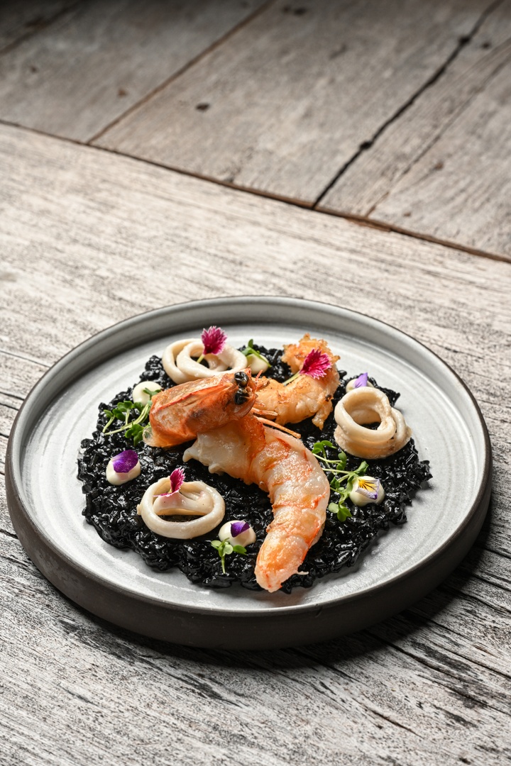 With its captivating beach-side setting, Terraza is a place to spend the day, sampling delicious dishes and cocktails, perusing a book, or simply gazing out at the rippling waves. 🍤

islassecas.com

#islassecas #alfrescodining